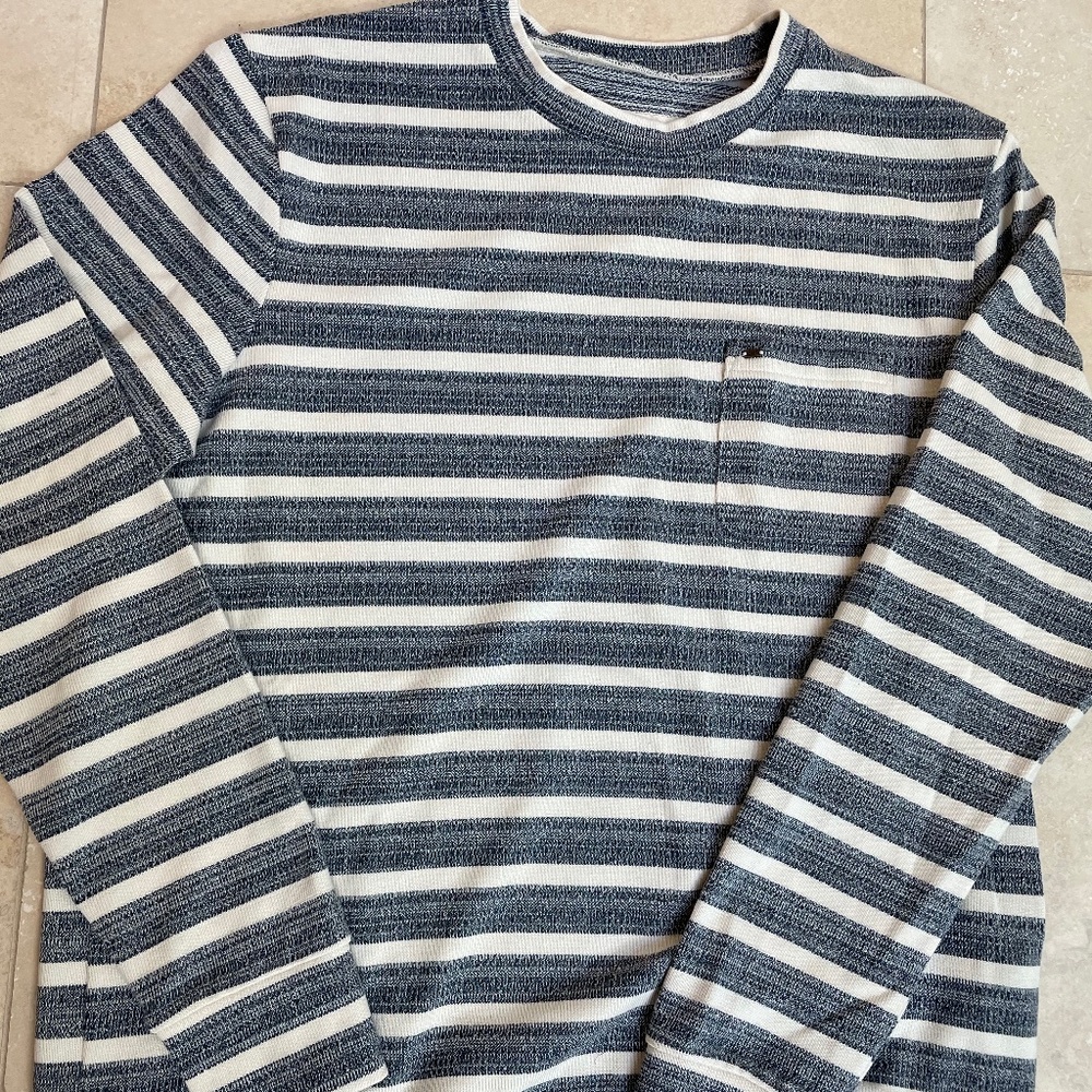 Obey Men's crew neck lightweight sweatshirt